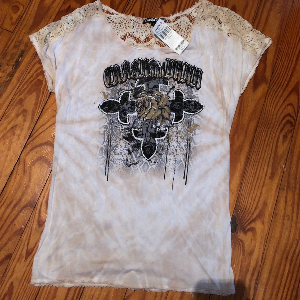 Crash and burn T-shirt from buckle
